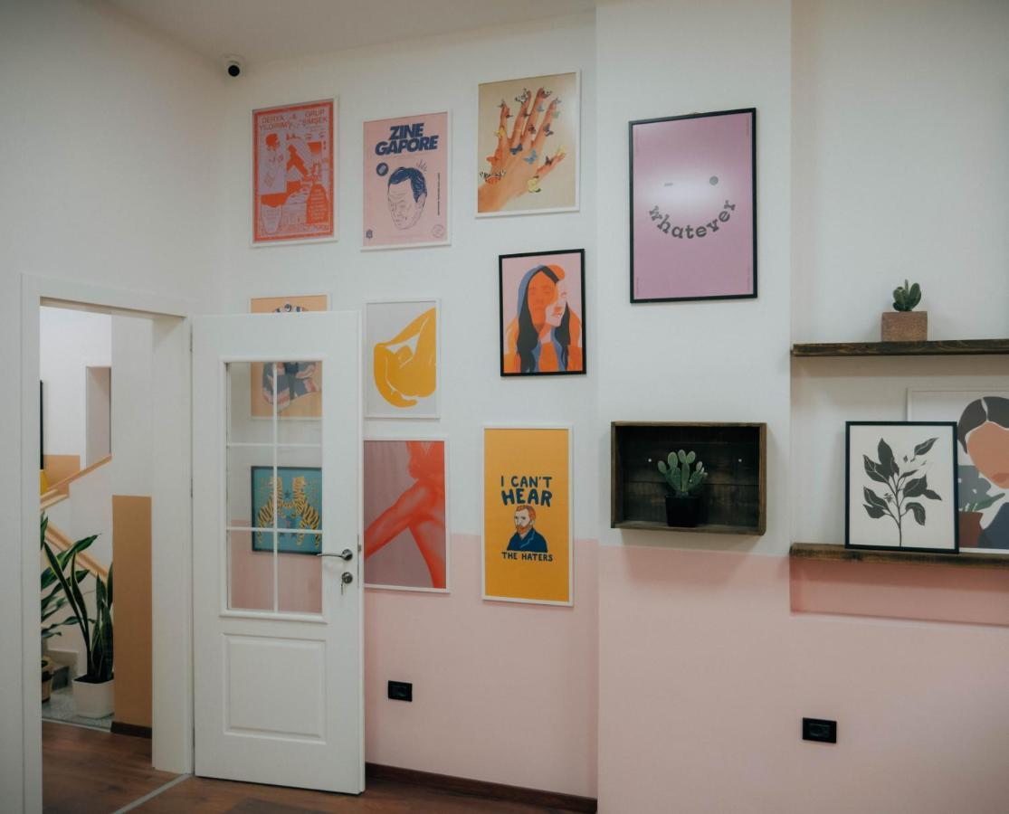 The Maze Hostel Tirana Exterior photo